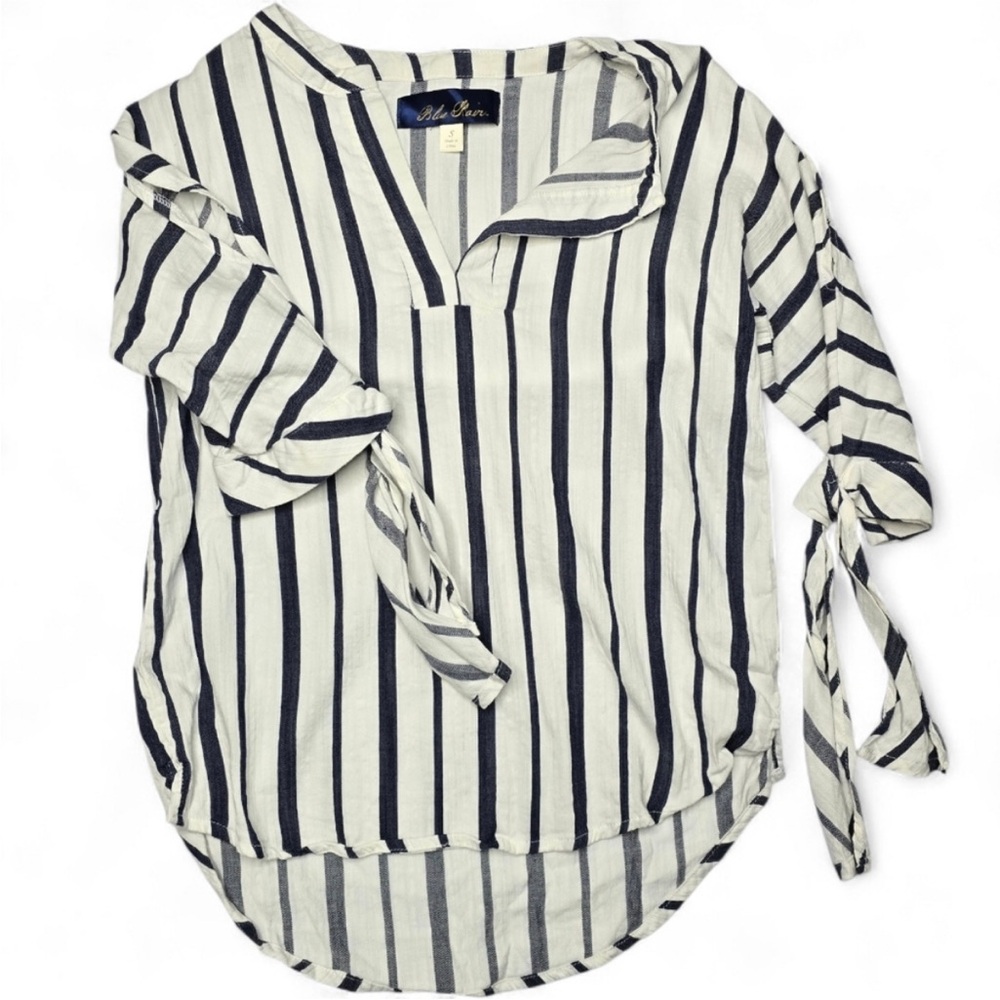 Blue Rain size small blue and white top